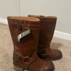 Dingo Tan Leather Upper